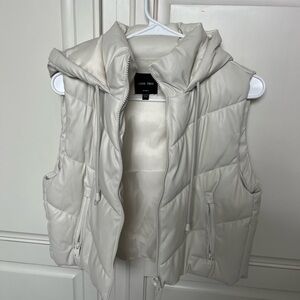 Love Tree Women's Off-White Puffer Vest